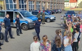2021061_policja_w_szkole_05
