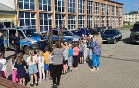 2021061_policja_w_szkole_03