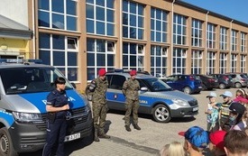 2021061_policja_w_szkole_02