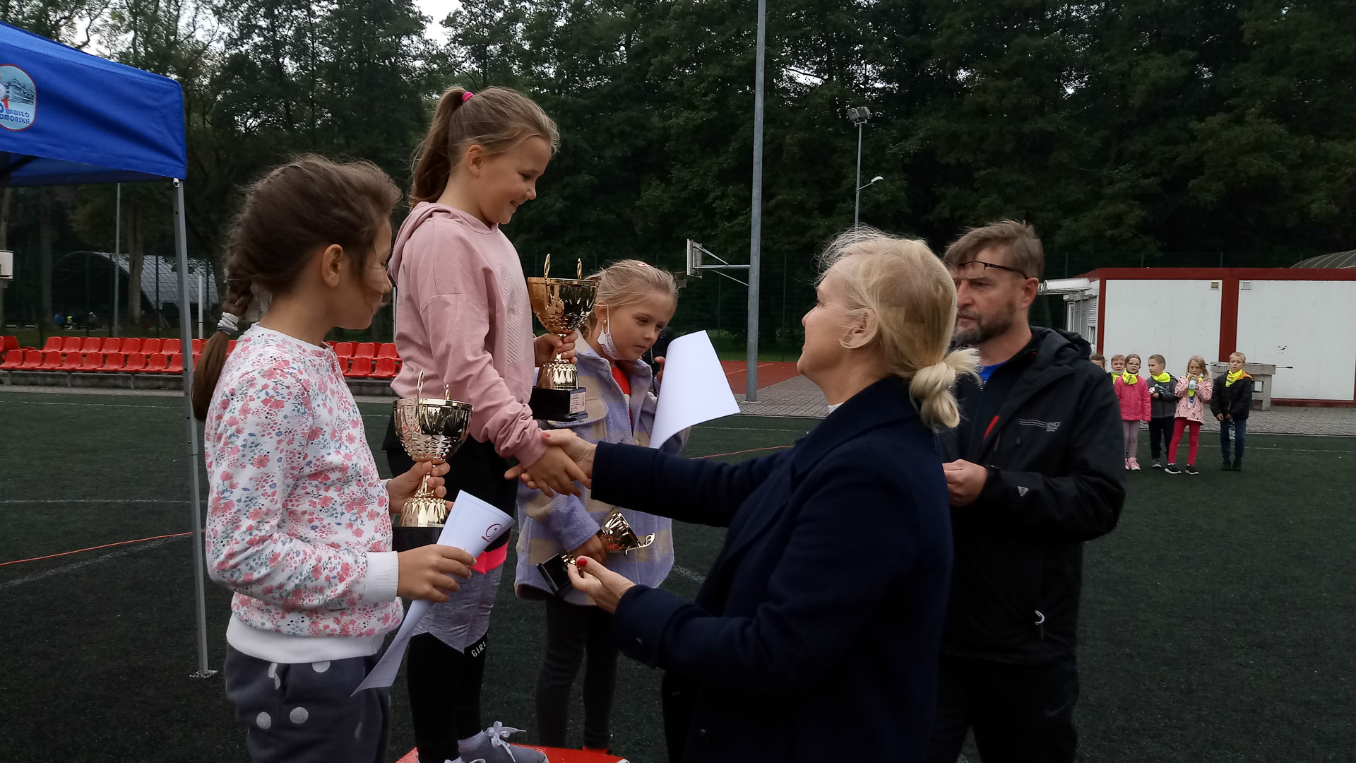 bieg papieski, szkoła podstaowa, boisko Orlik, dzieci