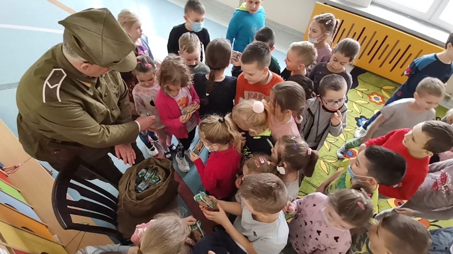 Spotkanie dzieci z panem Wiesławem Piotrowskim Spotkanie dzieci z panem Wiesławem Piotrowskim