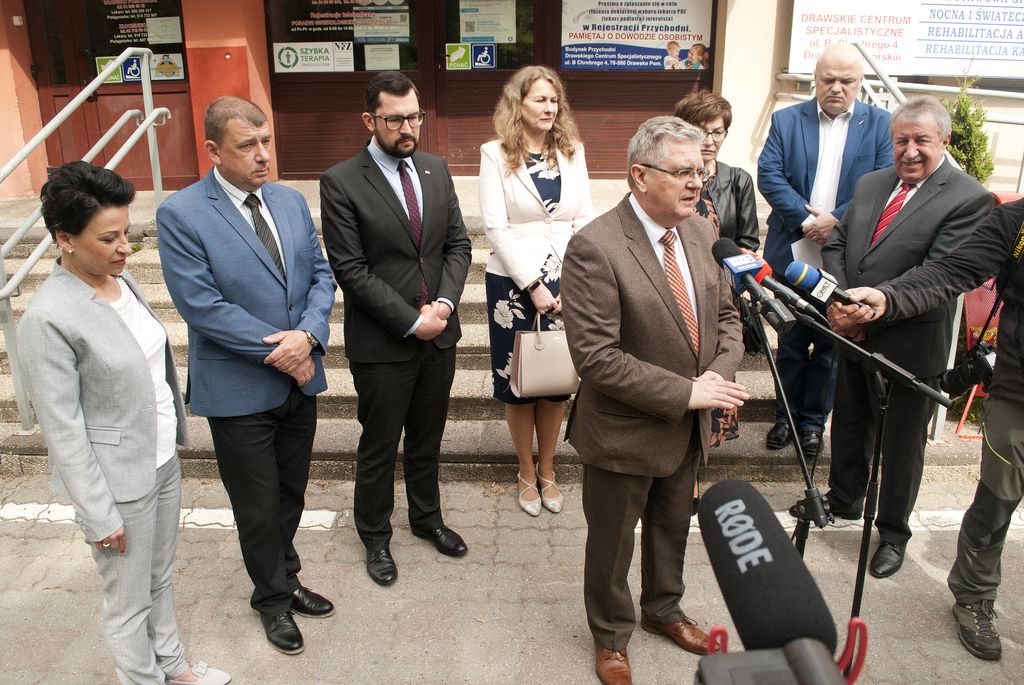 Konferencja prasowa dotycząca Punkt Szczepień Powszechnych w Drawsku Pomorskim.. Konferencja prasowa dotycząca Punkt Szczepień Powszechnych w Drawsku Pomorskim..