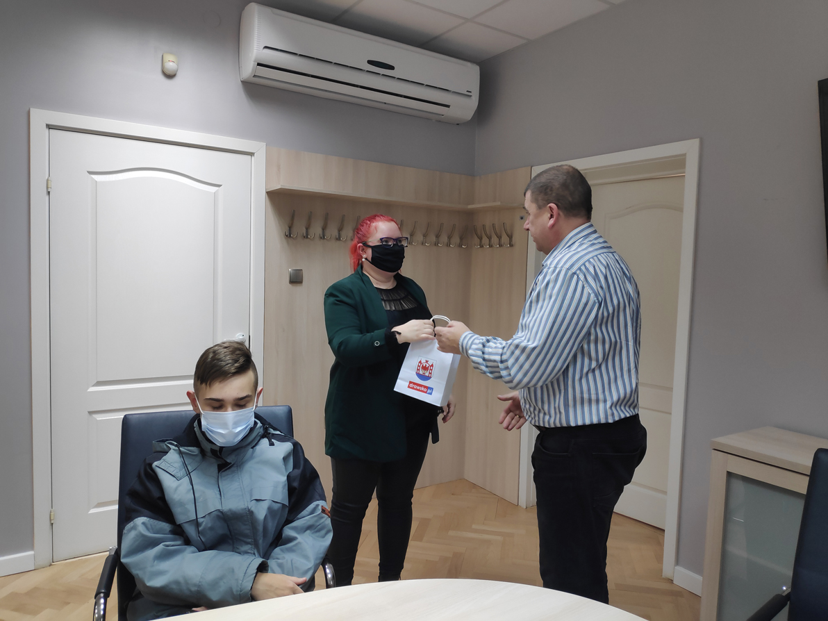 Odbiór nagród w konkursie fotograficznym „Odkryj swój pomnik przyrody”