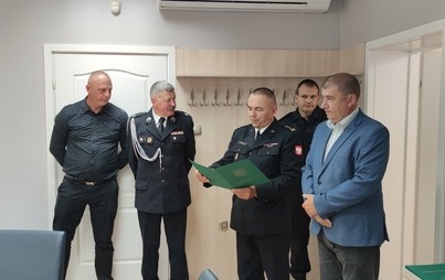 Zdjęcie do Najstarsi druhowie z OSP otrzymali decyzje o dodatkowych świadczeniach 