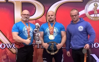 Zdjęcie do Zawodnicy Stowarzyszenia Sport&oacute;w Siłowych Rufian Jankowo na Pucharze Świata Federacji XPC w Siedlcach