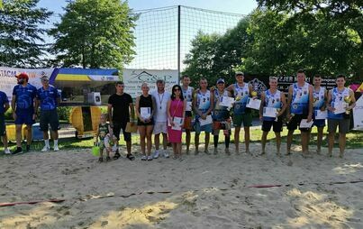 Zdjęcie do Na plaży w Drawsku Pomorskim odbył się "V Og&oacute;lnopolskiego Turnieju Siatk&oacute;wki Plażowej Mężczyzn IMSO CUP"