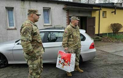 Zdjęcie do Prezenty od żołnierzy trafiają do rodzin