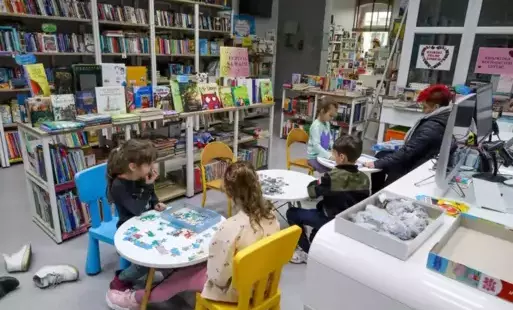 Zdjęcie do  Spotkanie miłośnik&oacute;w puzzli w bibliotece
