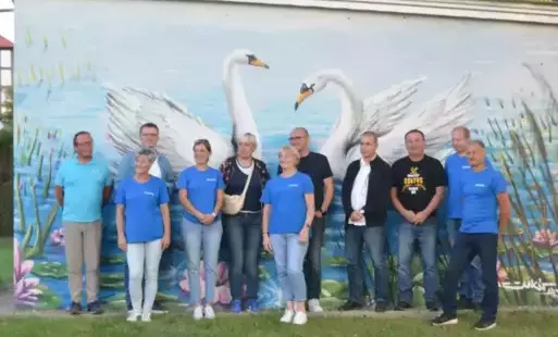 Zdjęcie do Komisja konkursowa odwiedziła Sołectwo Łabędzie 