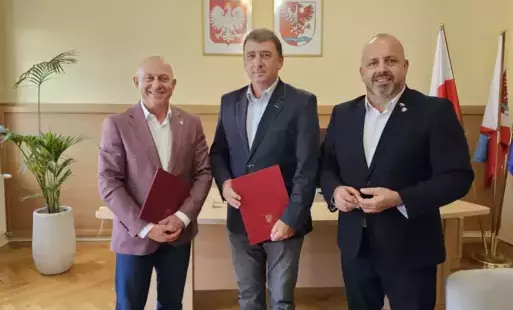 Zdjęcie do Burmistrz Drawska Pomorskiego podpisał porozumienie ze Starostą i Wicestarostą Drawskim