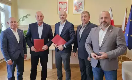 Zdjęcie do Umowa z wykonawcą podpisana. Rozpoczyna się remont drogi do Jankowa Małego 