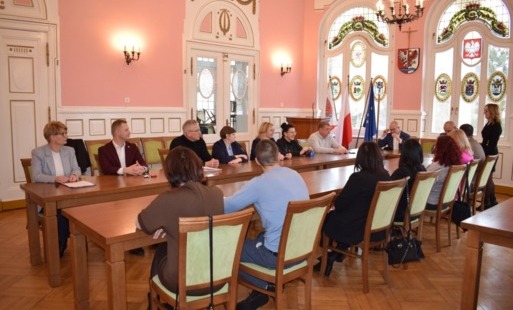 Zdjęcie do Wsp&oacute;łpraca w zakresie kierowania mieszkańc&oacute;w poszczeg&oacute;lnych gmin do Centrum Opiekuńczo-Mieszkalnego w Mielenku Drawskim