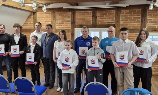 Zdjęcie do Wyr&oacute;żnieni za wybitne osiągnięcia sportowe &ndash; wręczenie Nagr&oacute;d Burmistrza