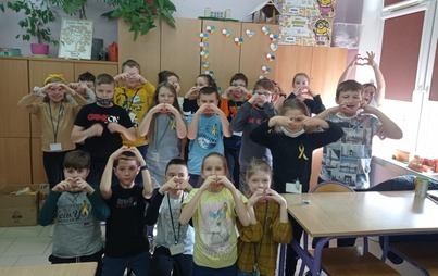 Zdjęcie do Uczniowie Szkoły Podstawowej nr 2 im. Adama Mickiewicza w Drawsku Pomorskim solidarni z Ukrainą