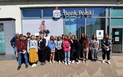 Zdjęcie do Uczniowie z Mielenka z wizytą w banku