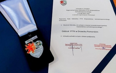 Zdjęcie do Drawskie PTTK odznaczone odznaką "Za zasługi w rozwoju turystyki i krajoznawstwa wojew&oacute;dztwa zachodniopomorskiego" 