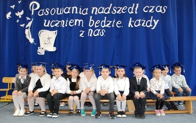 Zdjęcie do Pasowanie pierwszoklasist&oacute;w w Szkole Podstawowej im. Orła Białego w Mielenku Drawskim. 