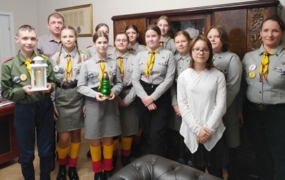 Zdjęcie do Betlejemskie Światło Pokoju w drawskim ratuszu.