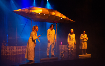 Zdjęcie do "Bajki robot&oacute;w" na scenie Centrum Kultury