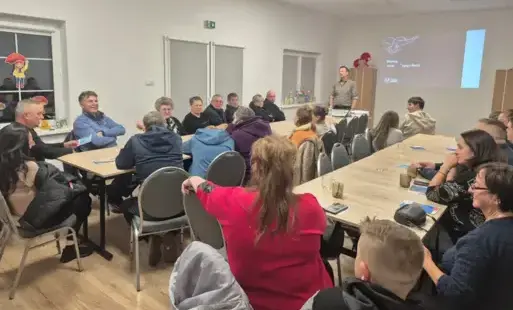 Zdjęcie do Spotkanie z Jackiem Karczewskim w miejscowości Ż&oacute;łte &ndash; pełne pasji opowieści o ptakach