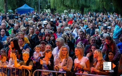 Zdjęcie do Letnie party przyciągnęło nie tylko mieszkańc&oacute;w