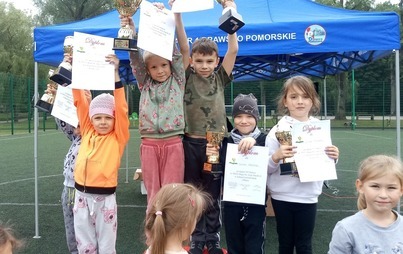 Zdjęcie do Zmagania uczni&oacute;w SP nr 1 w Drawsku Pom. w XXIII edycji Biegu im. Jana Pawła II