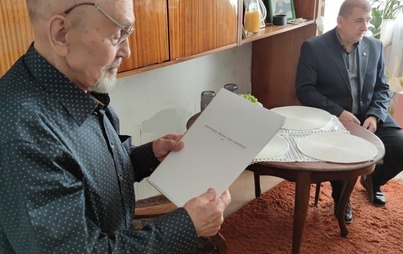 Zdjęcie do Pan Hipolit świętuje swoje setne urodziny 
