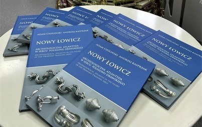 Zdjęcie do Dział regionalny drawskiej biblioteki powiększył sw&oacute;j zas&oacute;b o nową pozycję książkową.